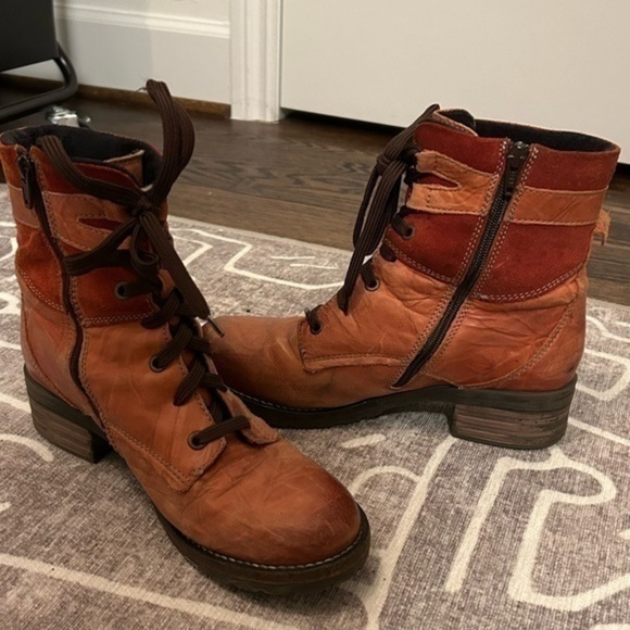 Dromedaris Women's Kara Combat Lace-up Comfort Boot with Inside Zip - Picture 8 of 14